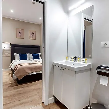 Degoya Old Town Aparthotel 3*